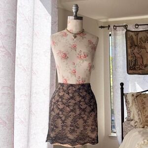 black‎ lace mini skirt